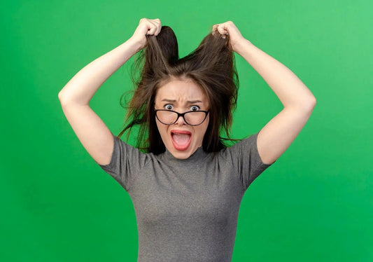 Pourquoi on a les cheveux gras ? - La Boutique Brasileira