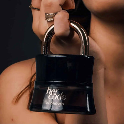 Eau de Parfum Her Code O Boticário – mise en scène