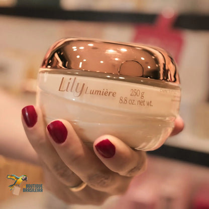 Crème Corps Lily Lumière 250 g — vue arrière étiquette O Boticário