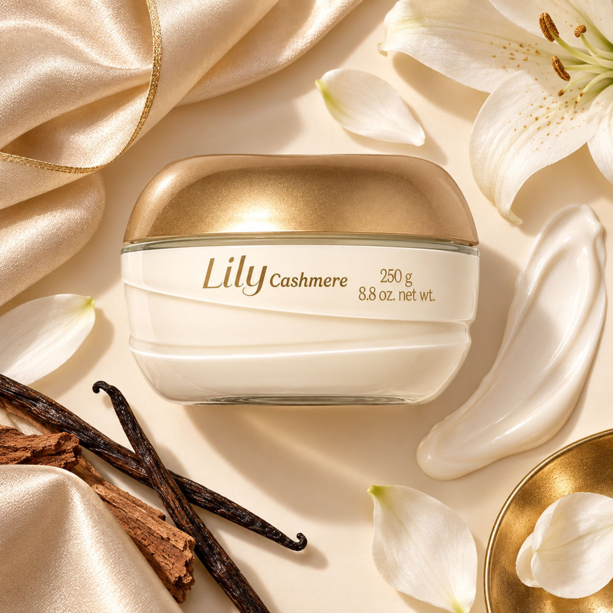 Lily Cashmere 250 g vue de dessus, avec vanille, fleurs blanches et texture satinée