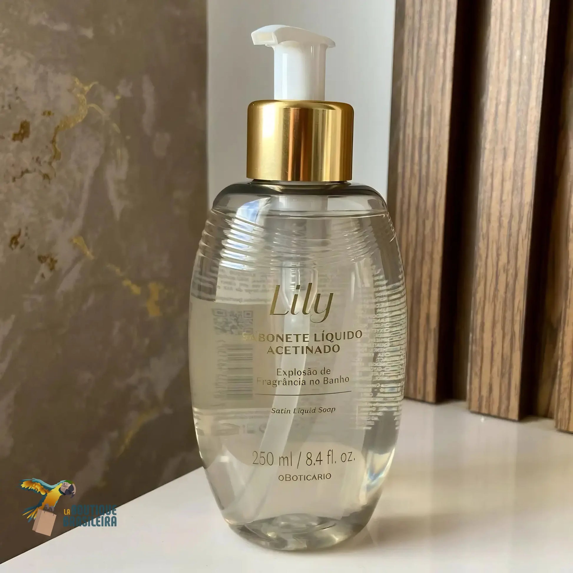 Savon liquide Lily 250 ml — flacon de profil, mousse onctueuse au sillage iris poudré signature