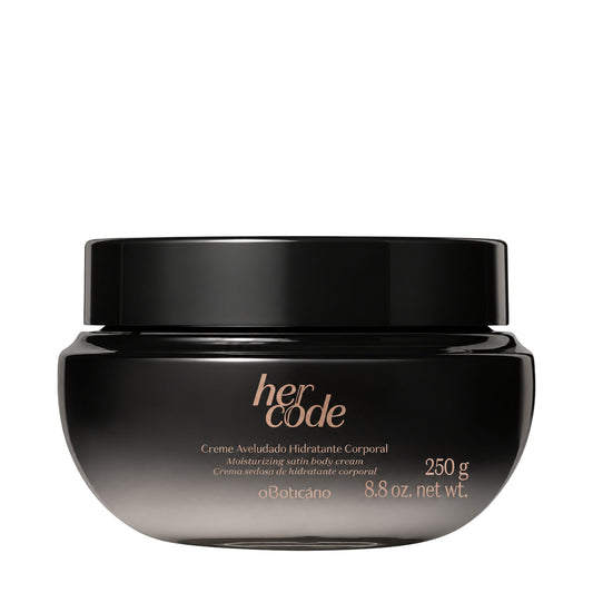 Crème corps veloutée Her Code O Boticário 250 g, pot noir sur fond blanc.