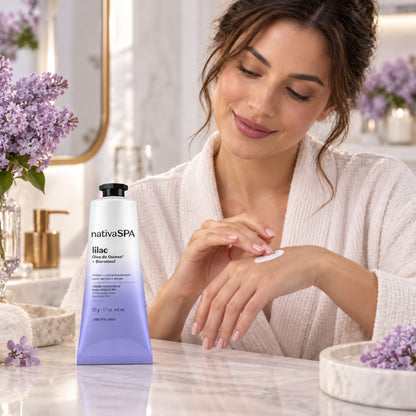 Crème mains et pieds Nativa SPA Lilac 50 g O Boticário — application de la crème sur les mains