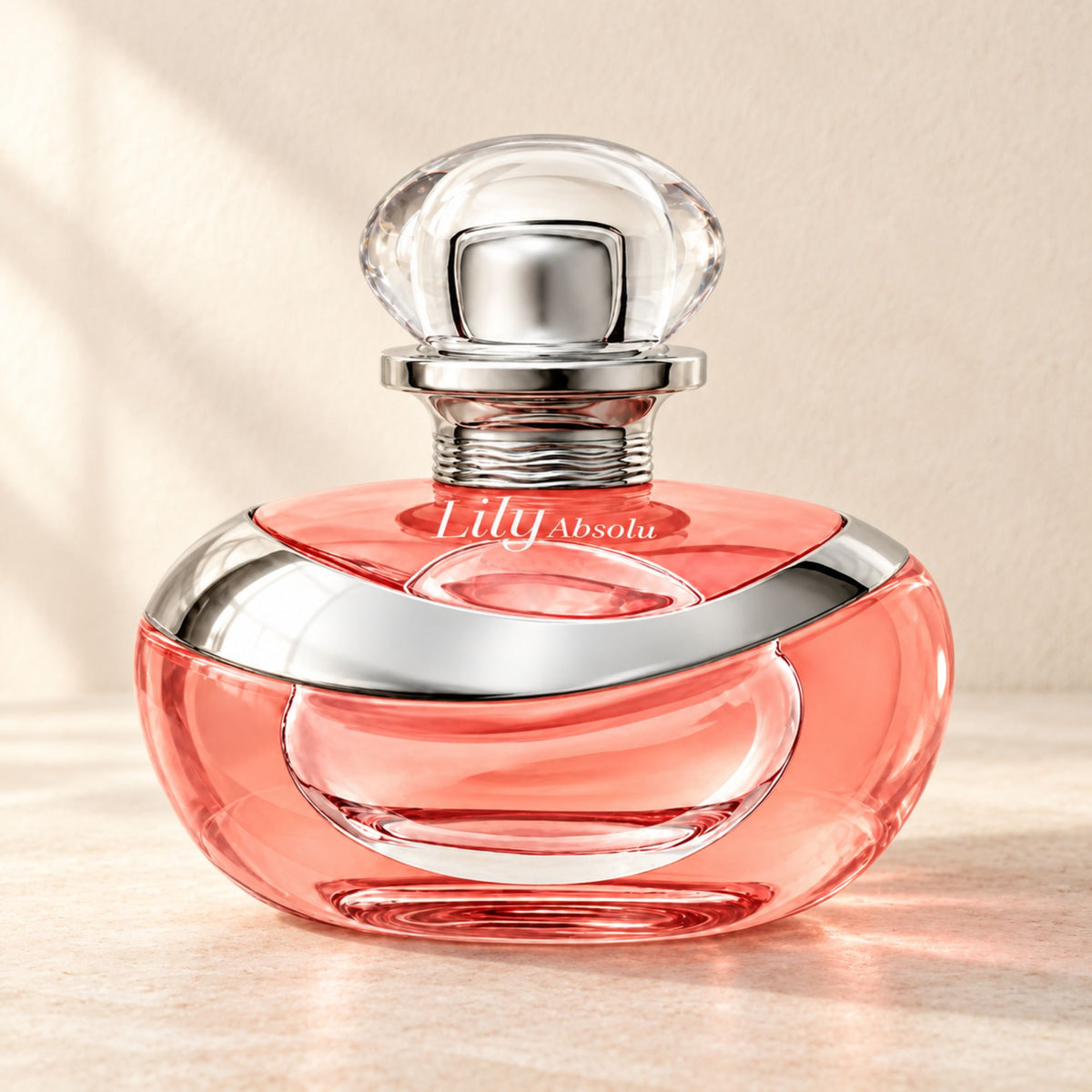Flacon rose et argenté de Lily Absolu 75 ml dans un décor épuré