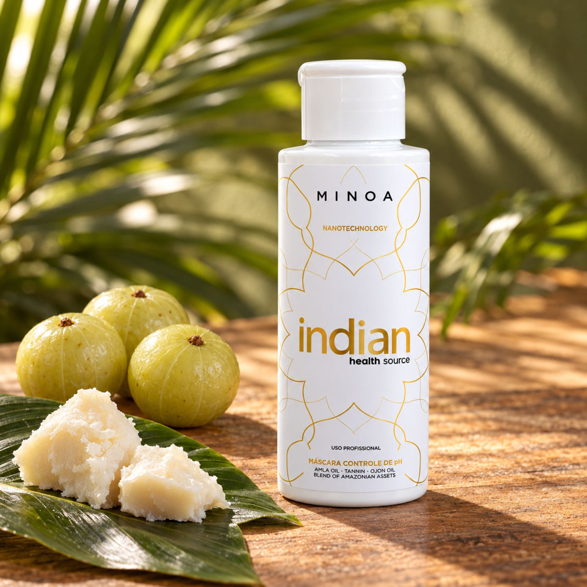 Masque contrôle pH Minoa Indian Health Source 120 ml dans un décor végétal avec amla