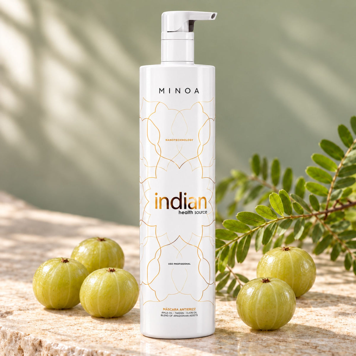 Soin lissant Minoa Indian Health Source 1 L présenté avec des fruits d’amla