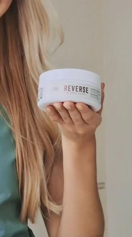Masque Déjaunissant Blond Reverse Lana Brasiles en démonstration sur cheveux blonds