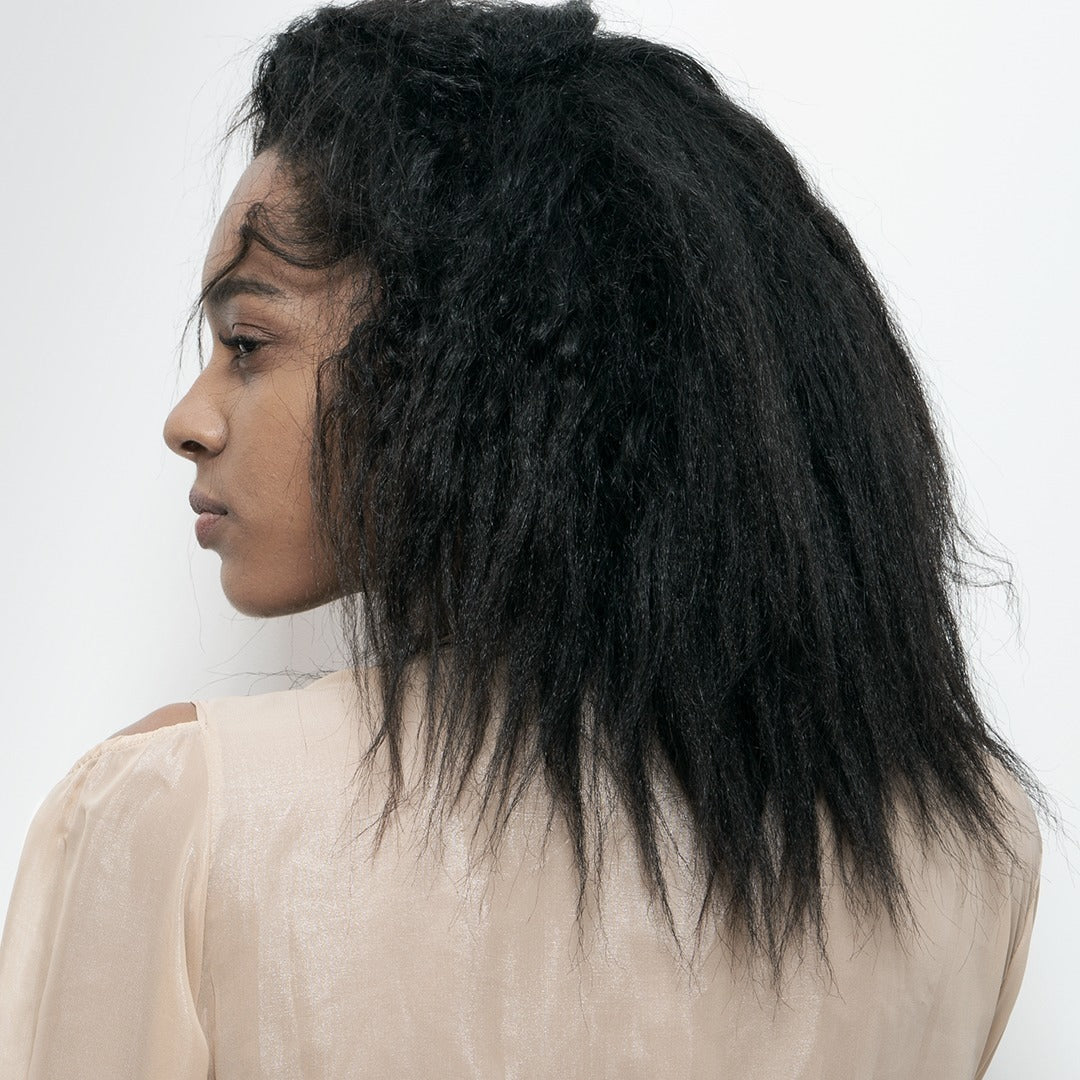 Avant/après Forest Protein – transformation cheveux frisés en cheveux lisses